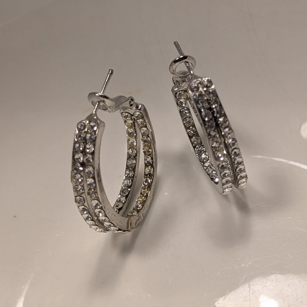 Double silver hoop crystal Fashion earrings.